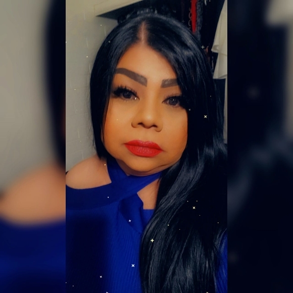 Profile Picture of Lorinda Garibaldi (@lorindag) on Poshmark
