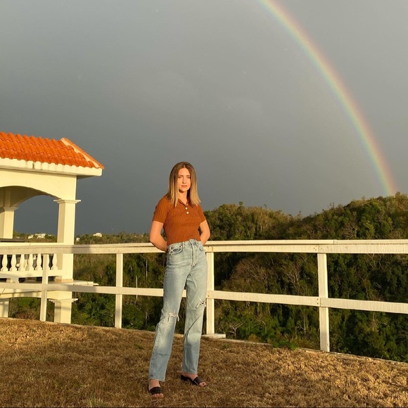 Profile Picture of Heather Heinz (@heathaaheinz) on Poshmark