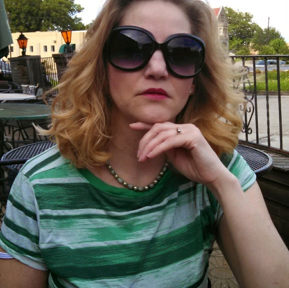 Profile Picture of Tammi Hoevet (@trystalraelee) on Poshmark