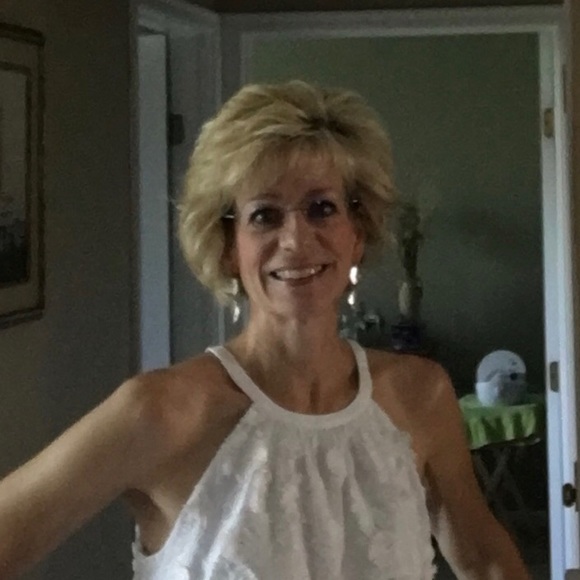 Profile Picture of Amy Kaether (@aetennis48) on Poshmark