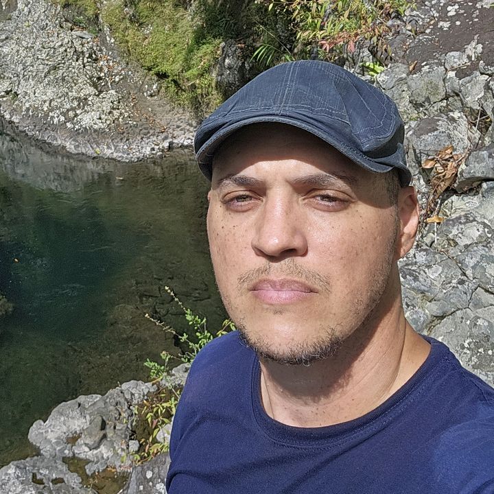 Profile Picture of   Check mon profil et casse... (@michael.thazard) on Tiktok