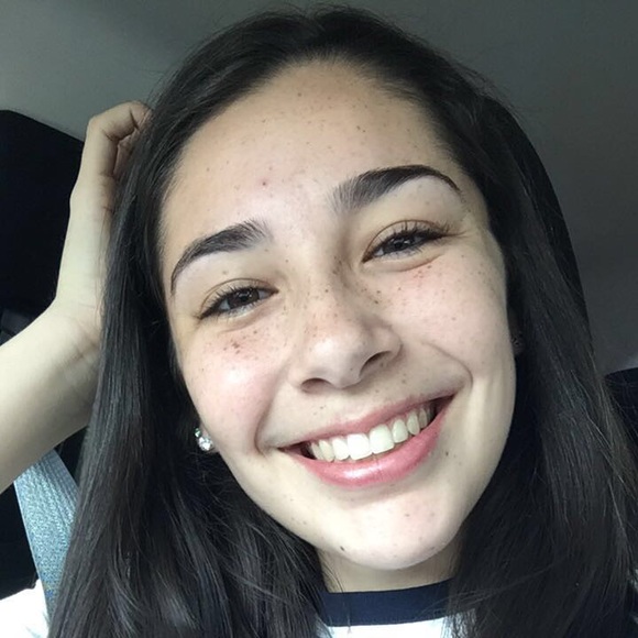 Profile Picture of Isabella Gallant (@izgal15) on Poshmark