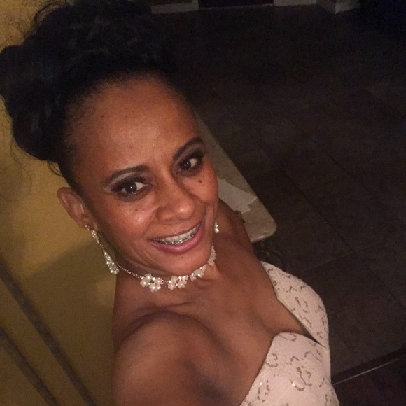 Profile Picture of Donna Encalade (@donnazhelle) on Poshmark