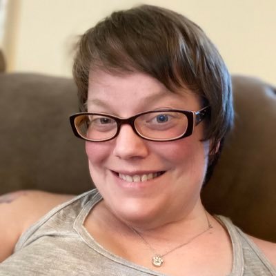 Julia Lavarnway - Twitter Profile Picture of Julia Lavarnway (@grneyedingenue) on Twitter