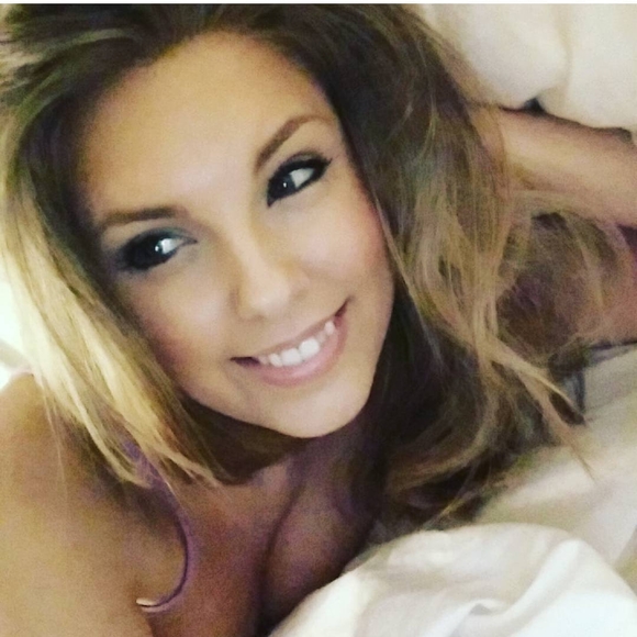 Profile Picture of Natasha Pryor (@cashmereheart) on Poshmark
