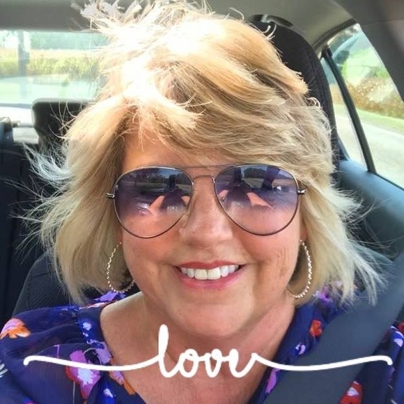Profile Picture of Terri Dixon (@terri_dixon) on Poshmark