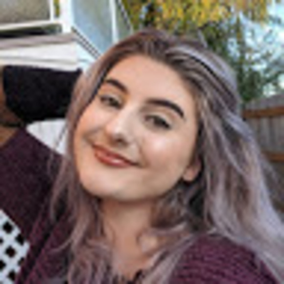 Profile Picture of Amanda Abelenda (@amandaabelenda) on Poshmark