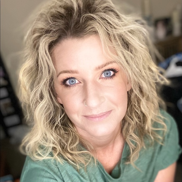 Profile Picture of Kirsten Brutschy (@kireb) on Poshmark