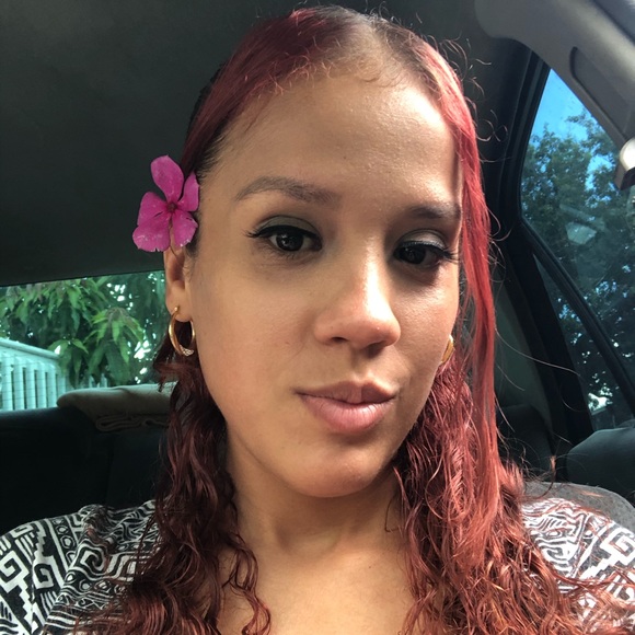 Profile Picture of Yeidibel Rosado (@yeidibelrosado) on Poshmark