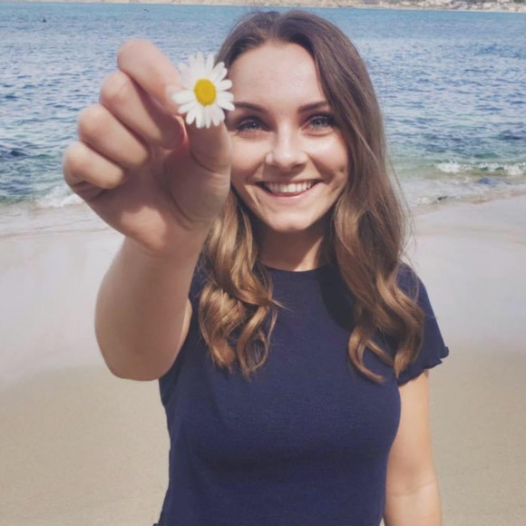 Profile Picture of Kimmy Flake (@pnwflake) on Poshmark