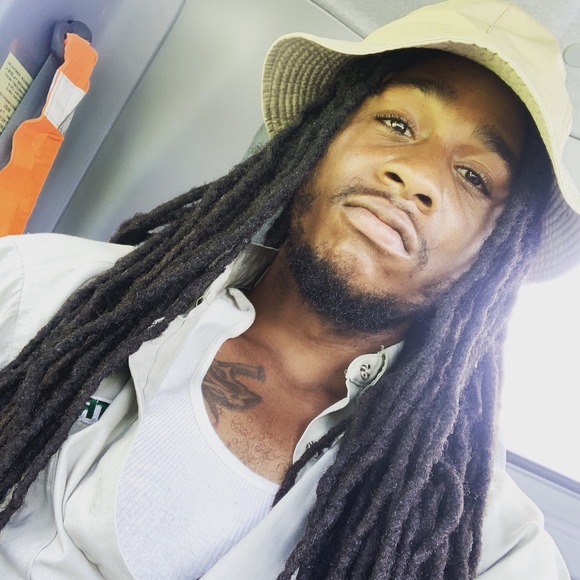 Profile Picture of Victor Fowler (@victor_fowler) on Poshmark