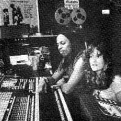 Kimberly Bloom - Twitter Profile Picture of Kimberly Bloom (@romantica1) on Twitter