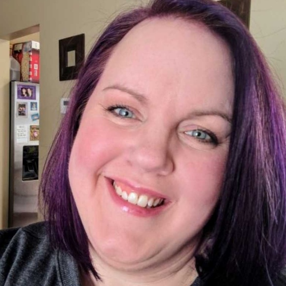 Mandy Powers - Poshmark Profile Picture of Mandy Powers (@buyingfromhome) on Poshmark