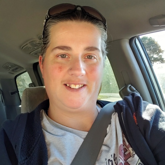 Profile Picture of Robin Guntharp (@guntharprobin) on Poshmark