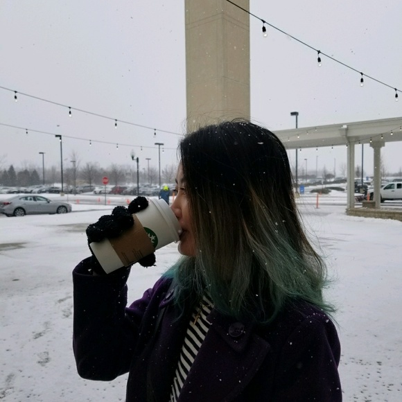 Profile Picture of Nitchana Philavong (@nitchana) on Poshmark