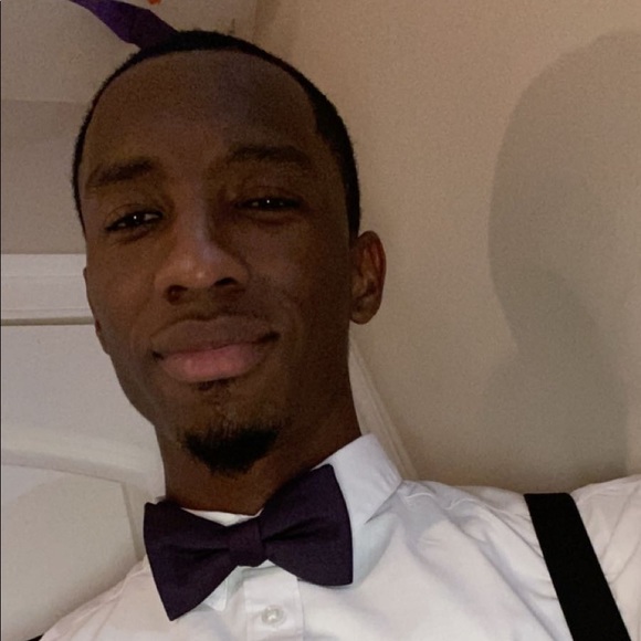 Yohann Burrowes - Poshmark Profile Picture of Yohann Burrowes (@yohann_burrowes) on Poshmark