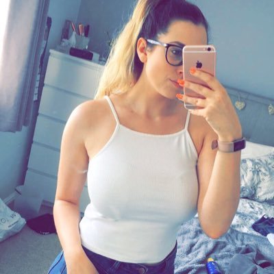 Profile Picture of Emma Wainer (@BandanaxMichael) on Twitter