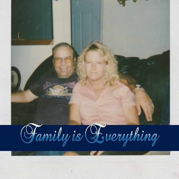 Profile Picture of Shelly Harding (@shellybelly67) on Poshmark