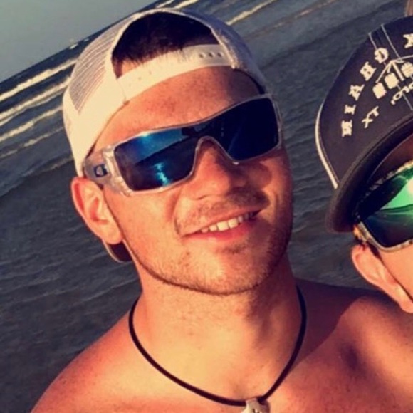 Profile Picture of Logan Willenborg (@lwillenborg66) on Poshmark
