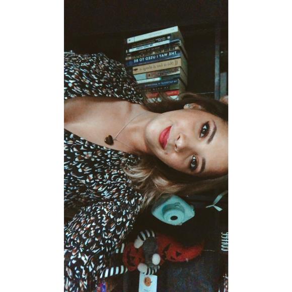 Profile Picture of Lucia Aguiar (@lucyylohan) on Poshmark