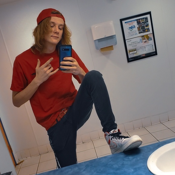 Profile Picture of James Estes (@jamesleroyestes) on Poshmark