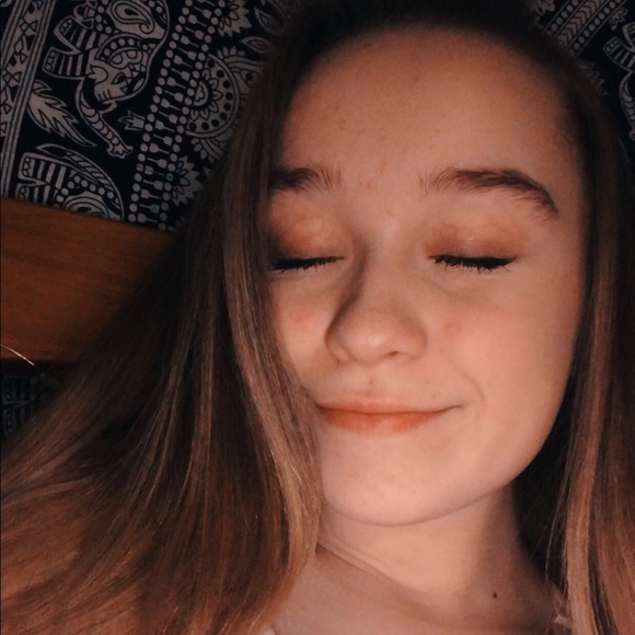 Profile Picture of Avery Wallace (@averywallace355) on Poshmark