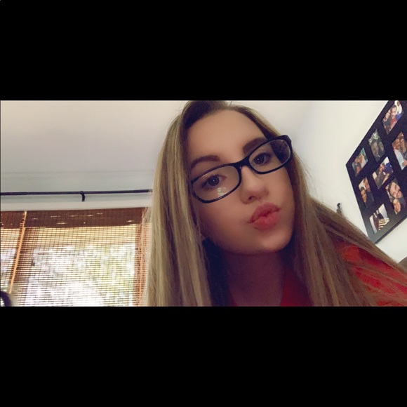 Profile Picture of Kylie Suchowski (@kyliesuchowski) on Poshmark