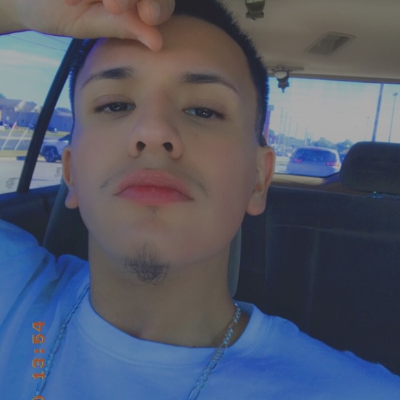 Profile Picture of Jose Bencomo (@josebencomo) on Poshmark