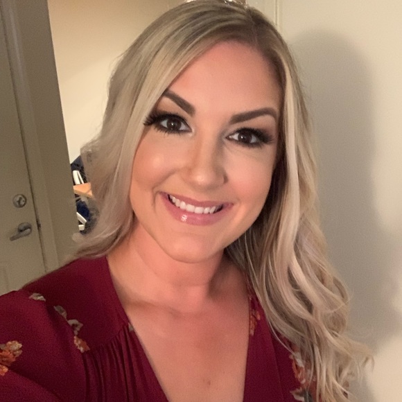 Profile Picture of Chelsea Afflerbach (@chelseawelsee88) on Poshmark