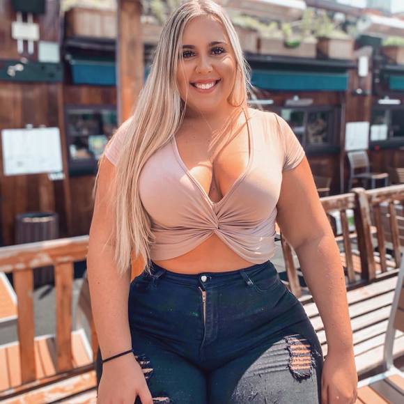 Profile Picture of Victoria Bonilla (@vicbonilla) on Poshmark