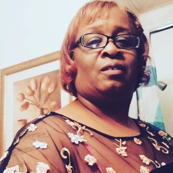 Profile Picture of Cynthia West (@mariecurtis1) on Poshmark