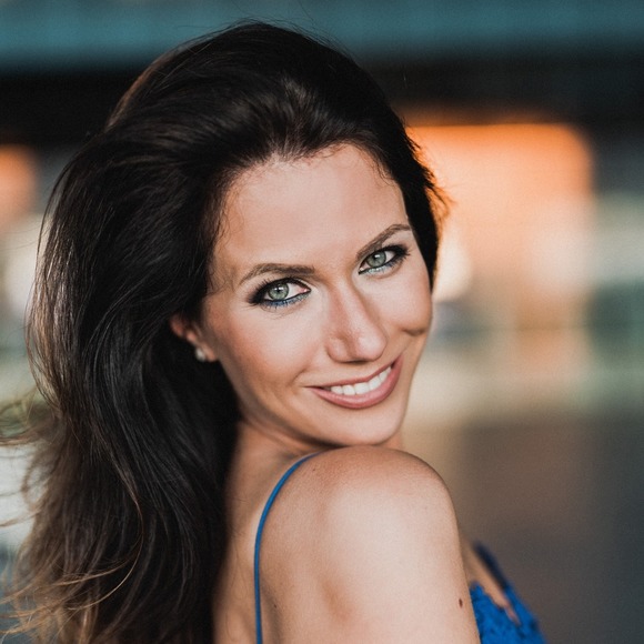 Profile Picture of Sashka Cholakova (@sashinell) on Poshmark