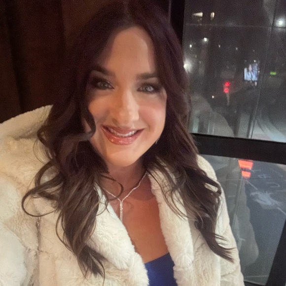 Profile Picture of Kristi Ramig (@kristiramig) on Poshmark