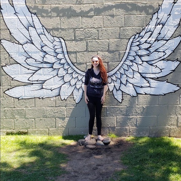 Profile Picture of Hannah Streeter (@hannahu1998) on Poshmark