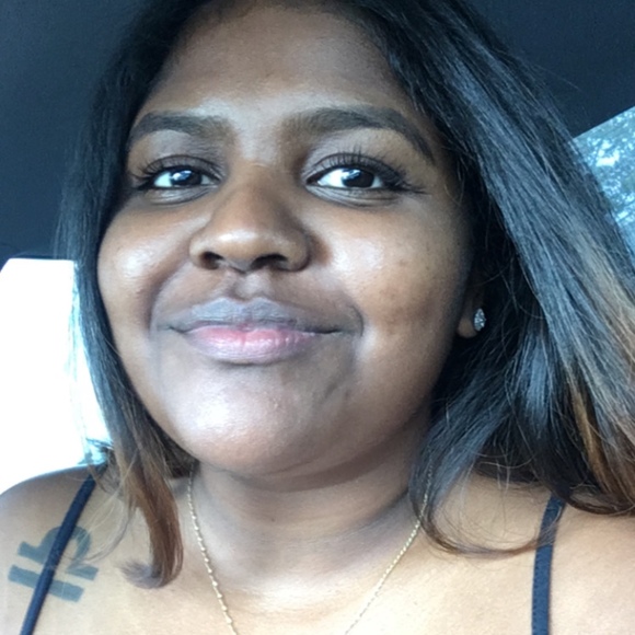 Profile Picture of Tatiana Thomas (@tatirenae) on Poshmark