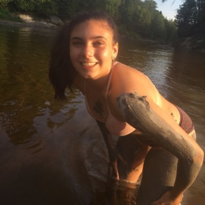 Profile Picture of Jessie Ouellette (@jessie0uellette) on Twitter