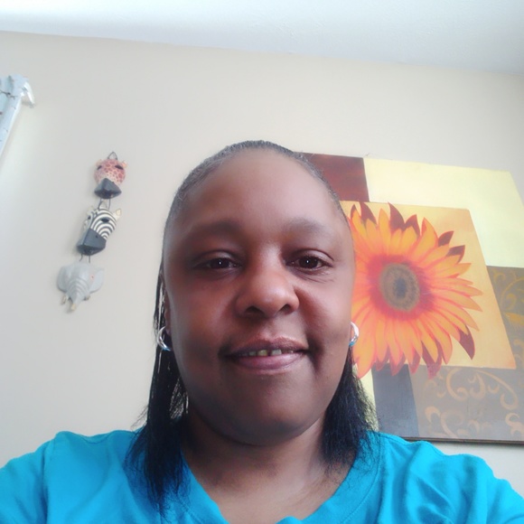 Profile Picture of Mikola Lindsey (@mikolahicks1) on Poshmark