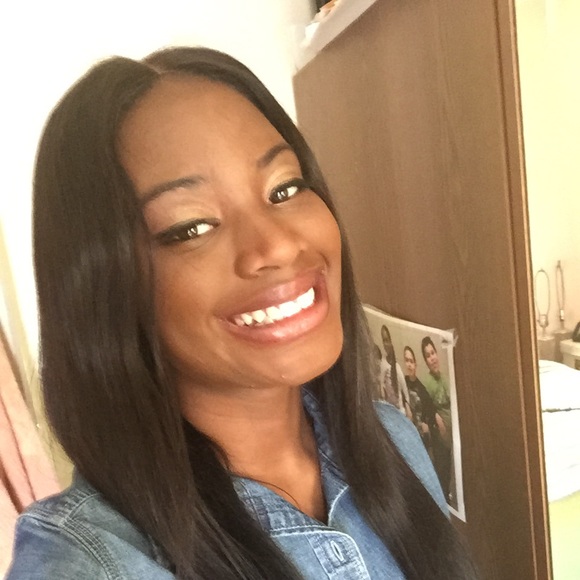 Profile Picture of Shante Roberts (@ohpleaseshante) on Poshmark