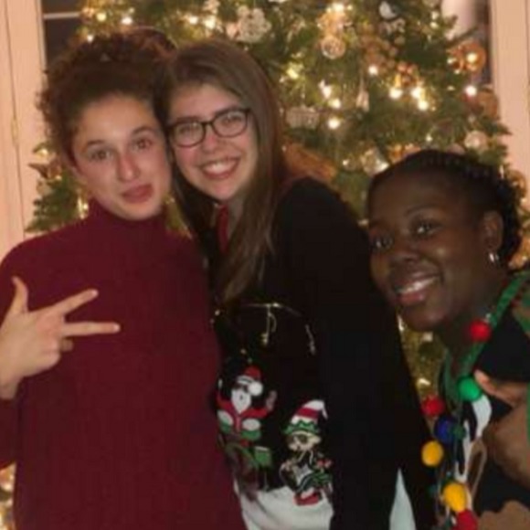 Profile Picture of Victoria Kovac (@vkovac2020) on Poshmark