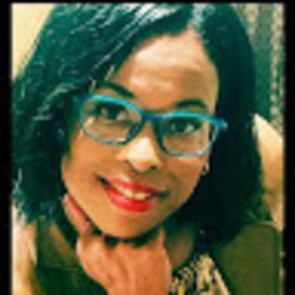 Profile Picture of Vina Goffney (@vinazz12) on Poshmark
