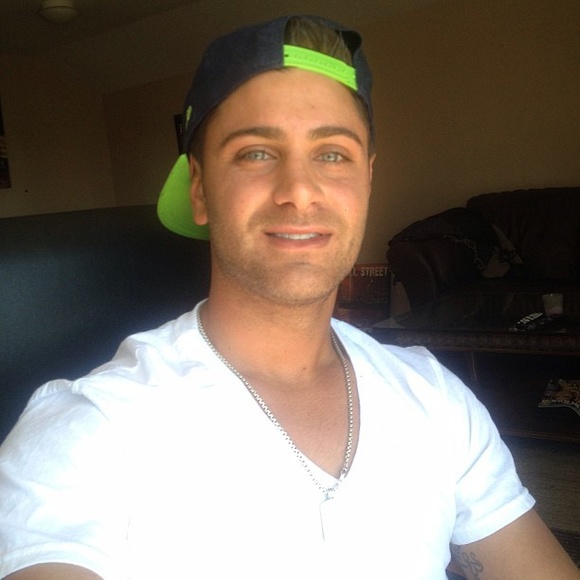 Profile Picture of Matthew Guzzone (@mjguzzone) on Poshmark