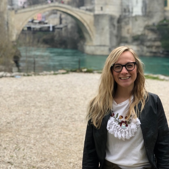 Profile Picture of Holly Leafblad (@hollyleafblad) on Poshmark