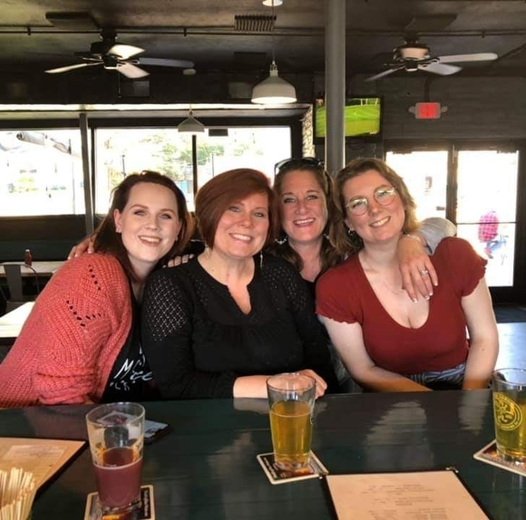 Emy Veeser - Poshmark Profile Picture of Emy Veeser (@lemilyveeser) on Poshmark