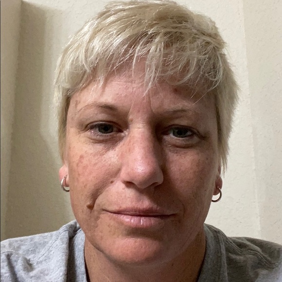 Profile Picture of Nikki Brogdon (@nbrogdon) on Poshmark