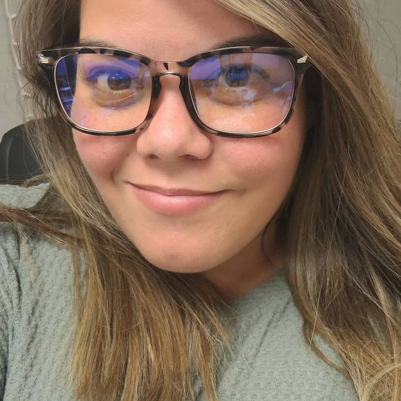 Profile Picture of Kirsten Beldock (@kbeldock) on Poshmark