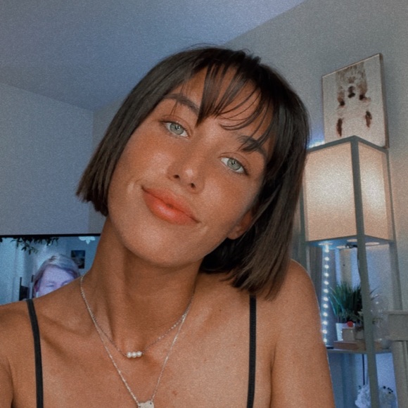 Profile Picture of Emily Keil (@emilykeil27) on Poshmark