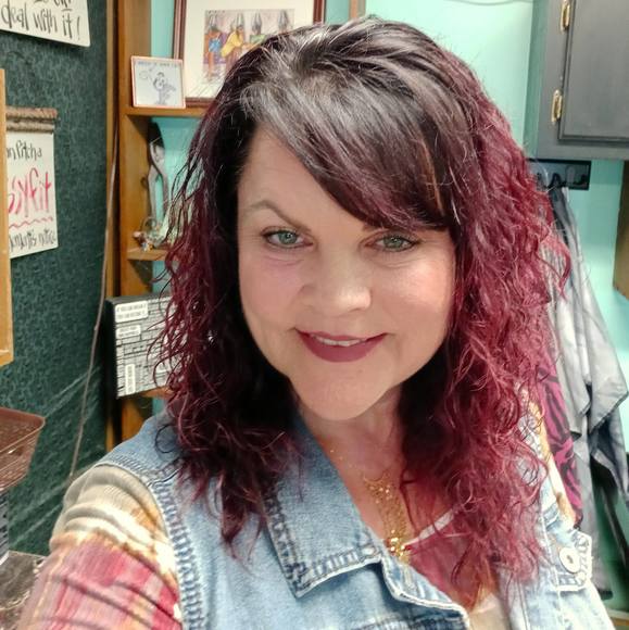 Profile Picture of Jacqueline Swift (@jacqulineswift) on Poshmark