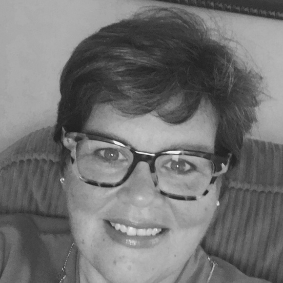 Profile Picture of Kelly Wiggett (@kellywiggett) on Poshmark