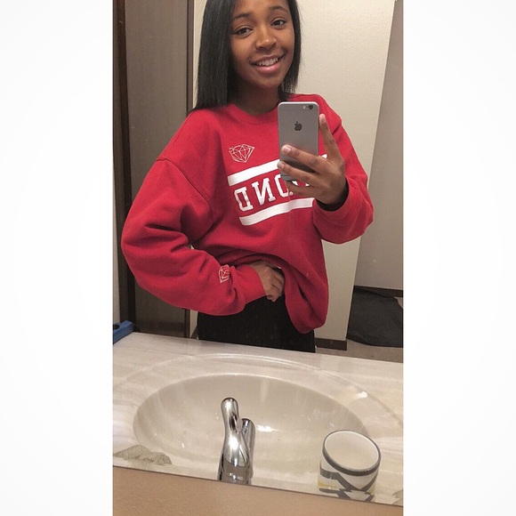 Profile Picture of Kiara Johnson (@kxiiiara) on Poshmark