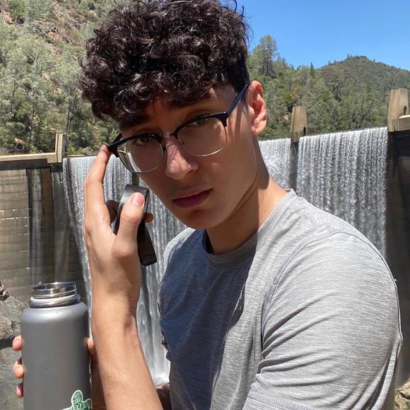 Profile Picture of Julian Sandoval (@julian_x) on Poshmark